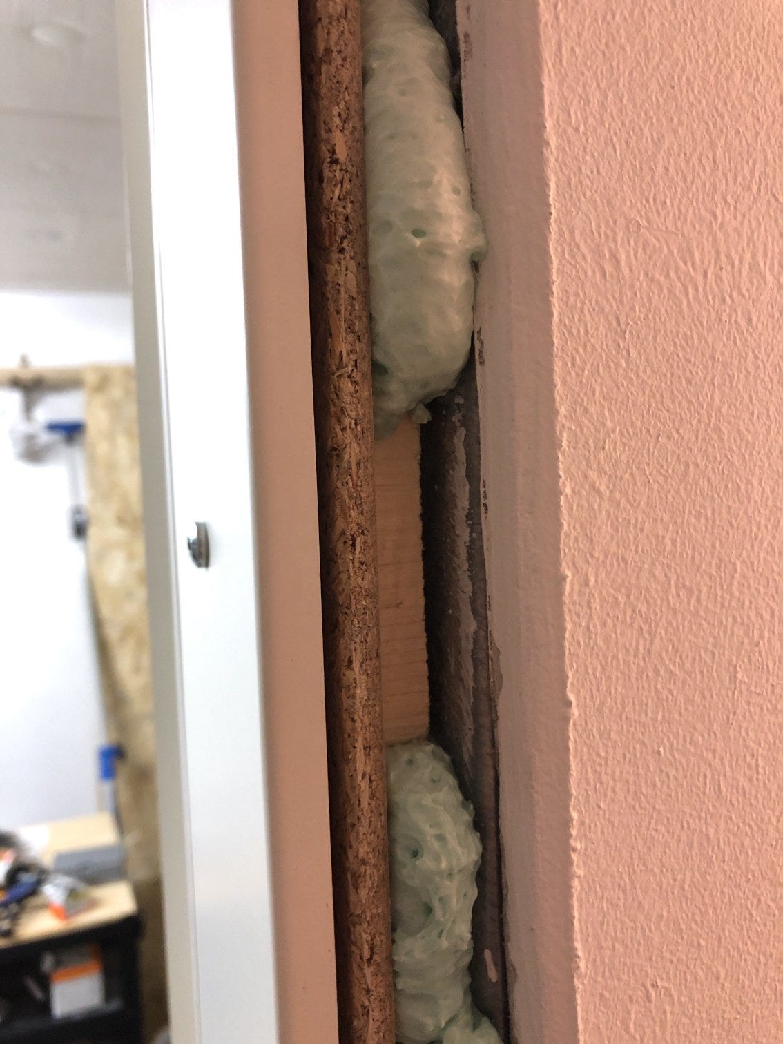 Metal drilling screws to fix the frame