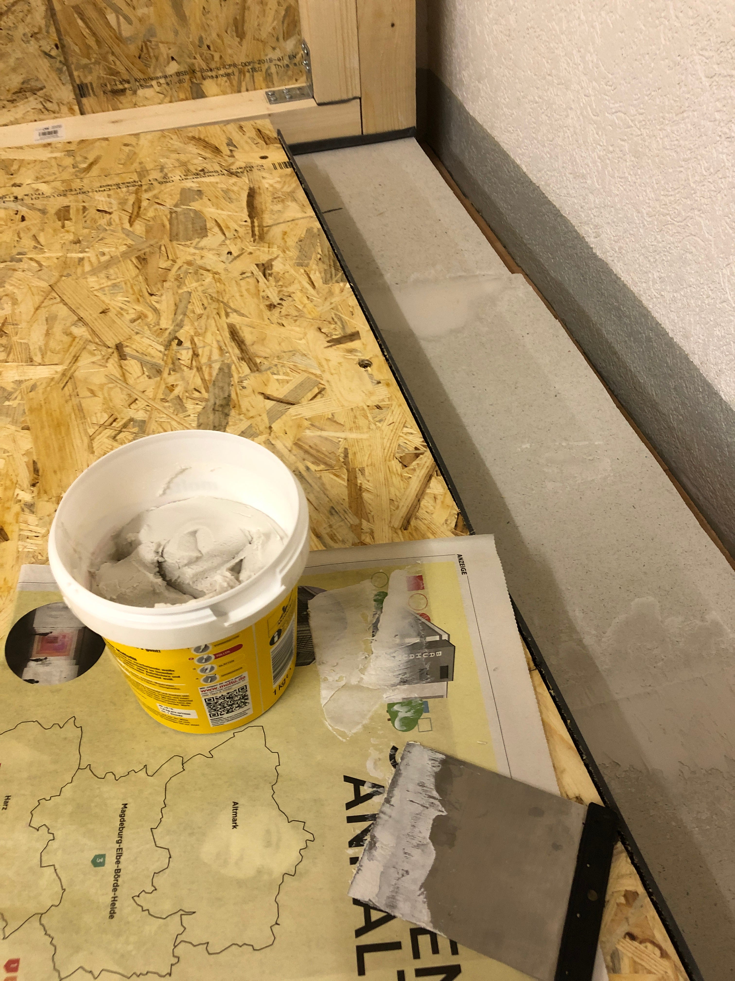 Sealing cracks